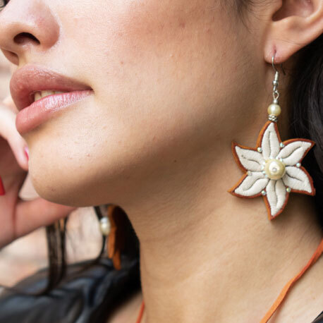 Juego aretes y collar largo flor